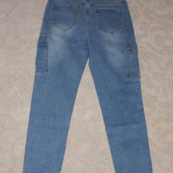 NWT-Flap Pocket Side Cargo Jeans Size-Large - Picture 3 of 7